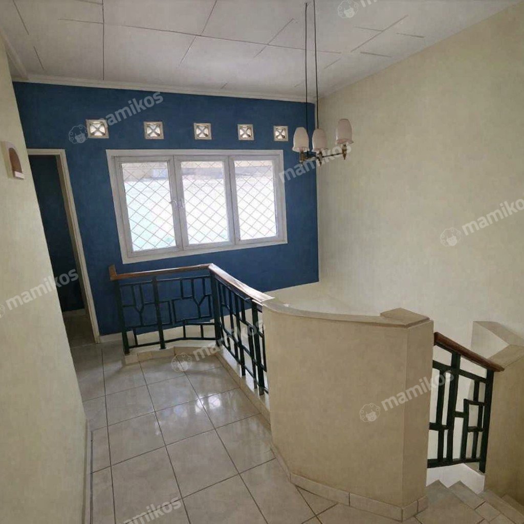 Rumah Sertifikat SHM 4 Kamar Tidur 2 Kamar Mandi Taman Surya Jakarta Barat - Photo 3