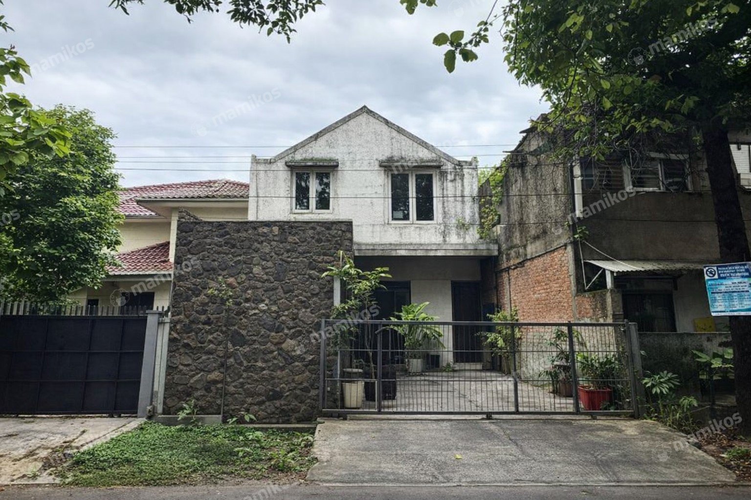 Rumah Sertifikat SHM 4 Kamar Tidur 4 Kamar Mandi Cirendeu Jakarta Selatan