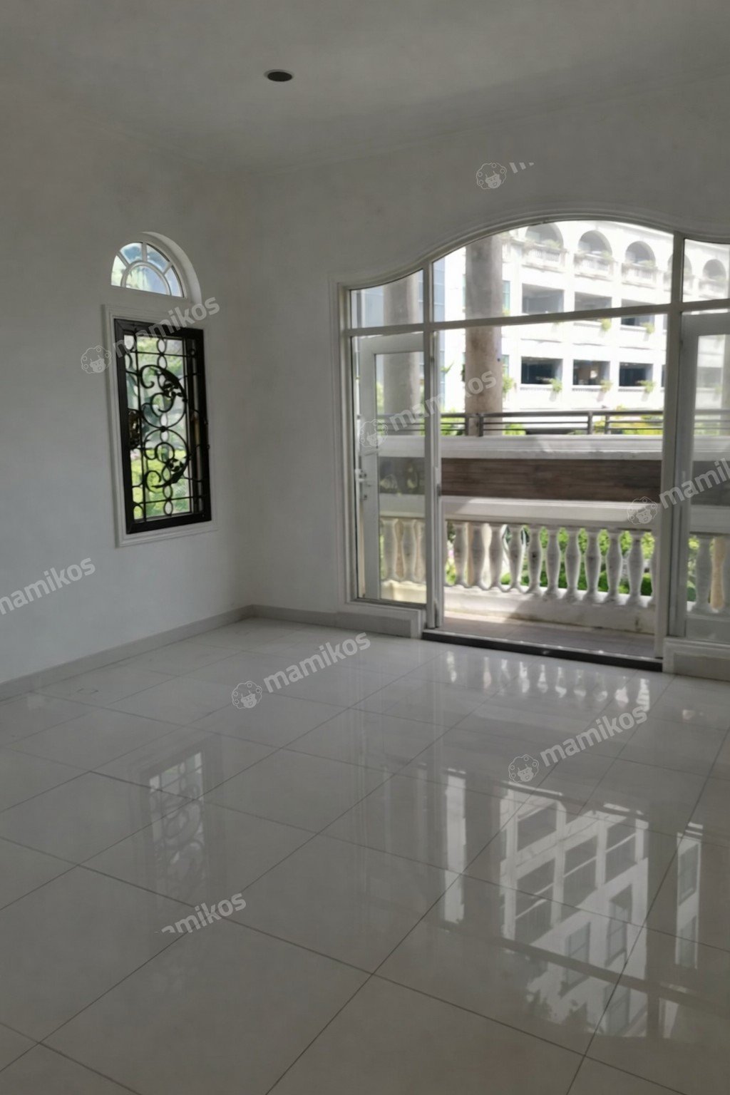 Rumah 4 Kamar Tidur 4 Kamar Mandi 2 Lantai Pantai Indah Kapuk Jakarta Utara - Photo 2
