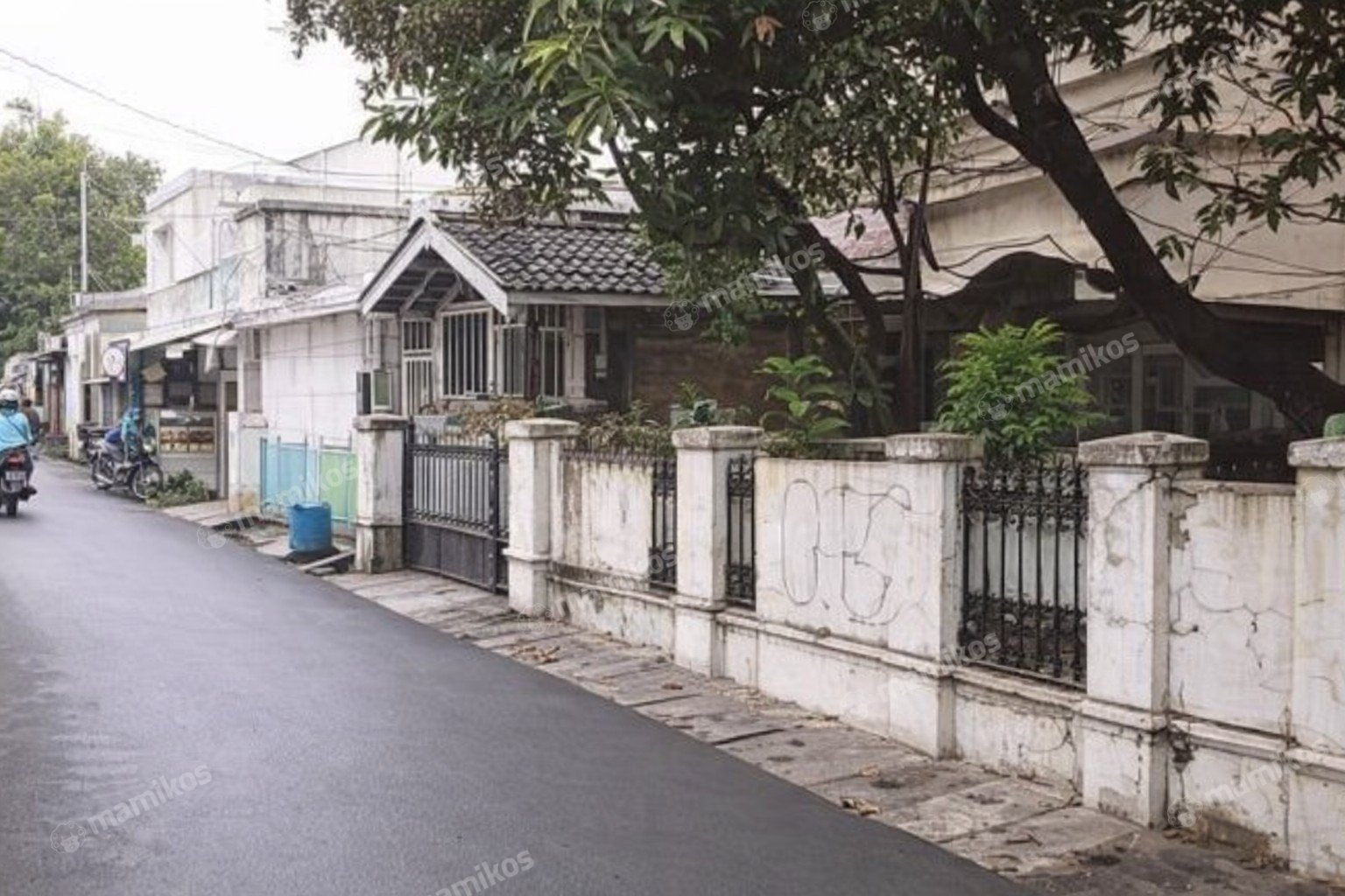 Rumah Sertifikat SHM 6 Kamar Tidur 4 Kamar Mandi Kemanggisan Jakarta Barat