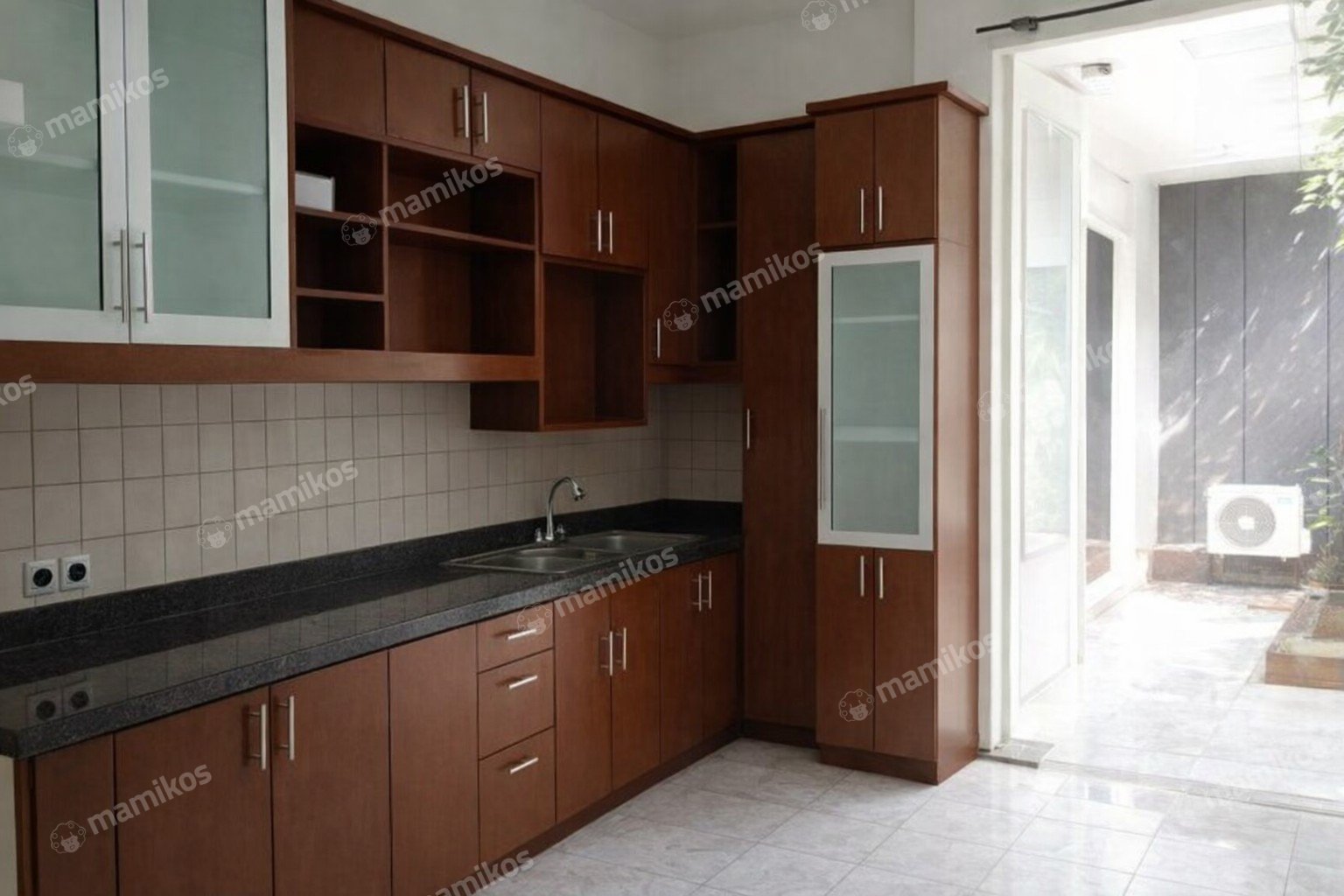 Rumah Sertifikat SHM 4 Kamar Tidur 4 Kamar Mandi Intercon Jakarta Barat - Photo 4