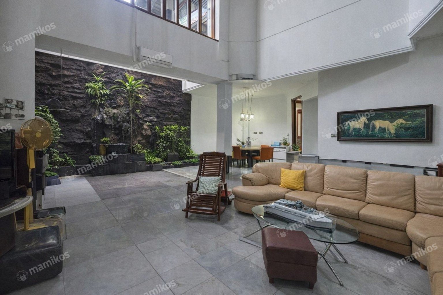 Rumah Sertifikat SHM 4 Kamar Tidur 3 Kamar Mandi Sunrise Garden Jakarta Barat