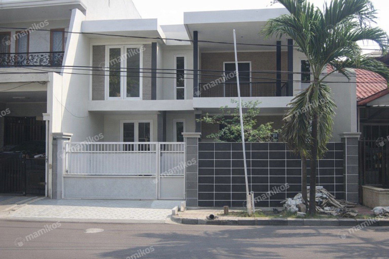 Rumah Sertifikat SHM 4 Kamar Tidur 4 Kamar Mandi Semanan Jakarta Barat