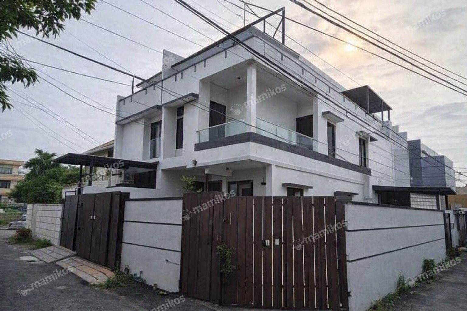 Rumah Sertifikat SHM 4 Kamar Tidur 4 Kamar Mandi Tanjung Duren Jakarta Barat