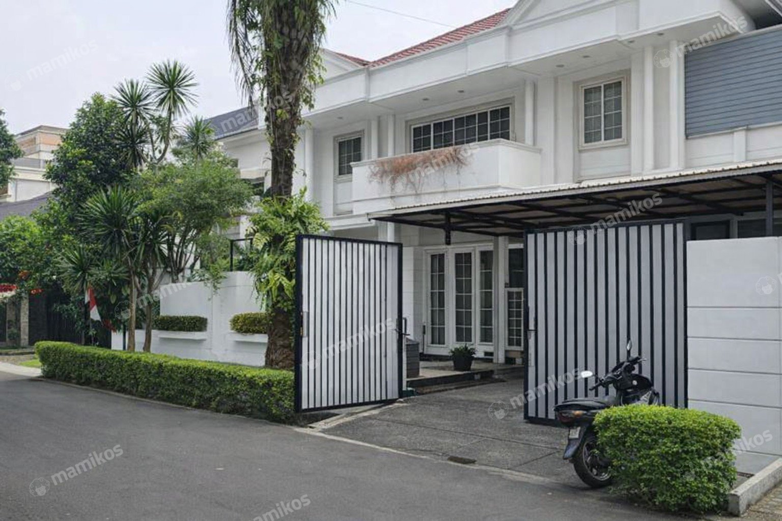 Rumah Sertifikat SHM 6 Kamar Tidur 5 Kamar Mandi Mega Kuningan Jakarta Selatan