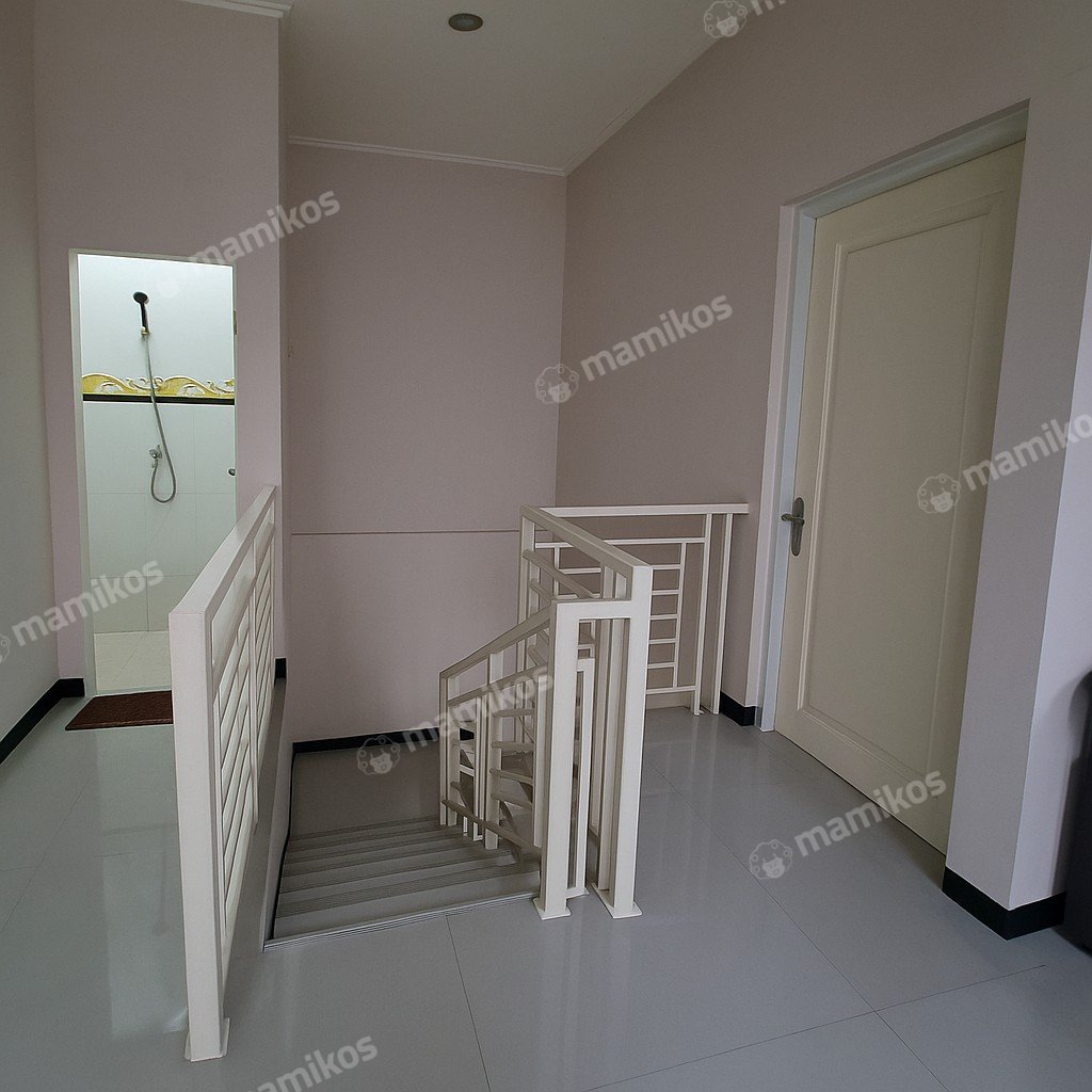 Rumah Sertifikat SHM 4 Kamar Tidur 3 Kamar Mandi Kota Wisata Jakarta Timur - Photo 4