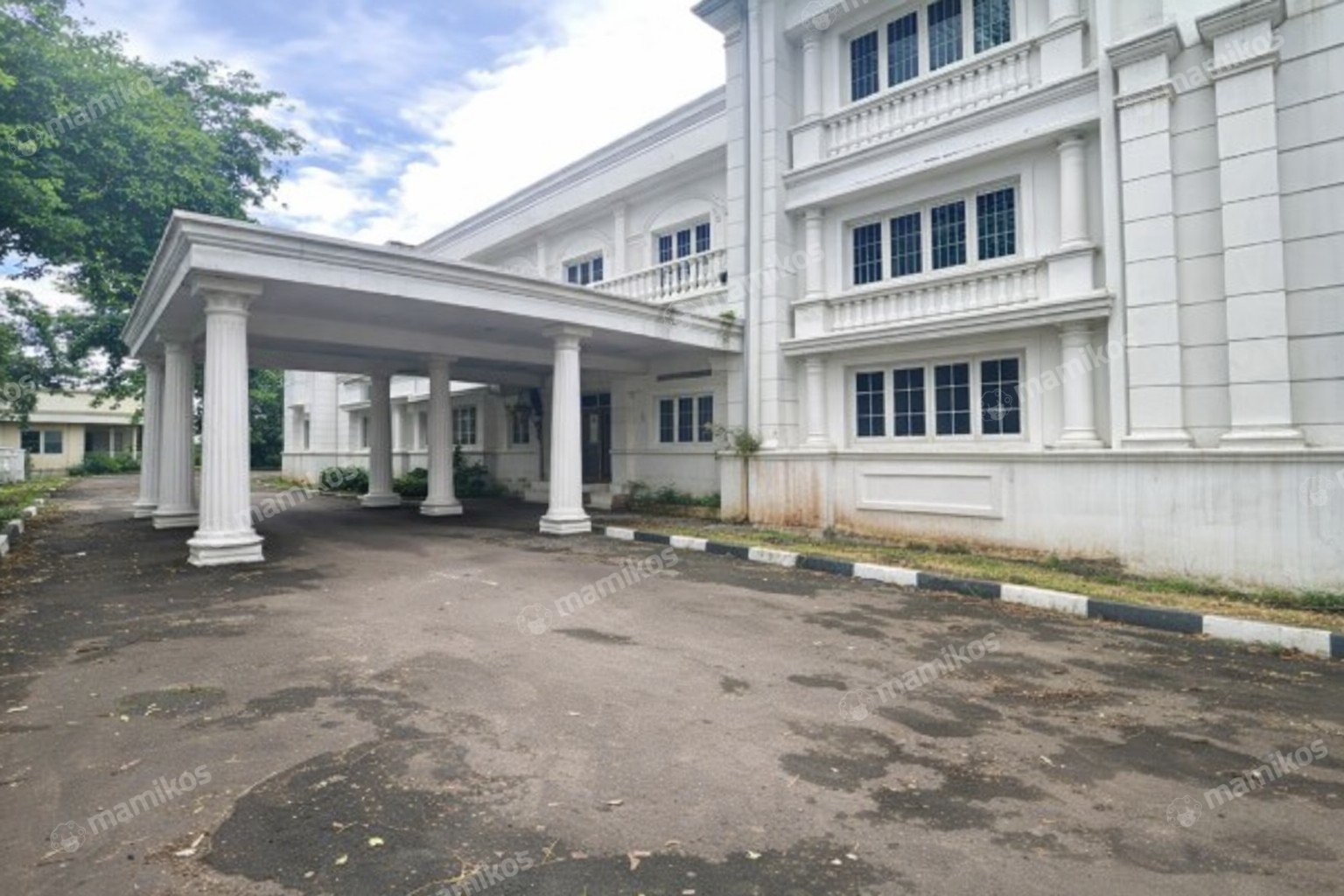 Rumah Sertifikat SHM 10 Kamar Tidur 10 Kamar Mandi Kemang Jakarta Selatan - Photo 2