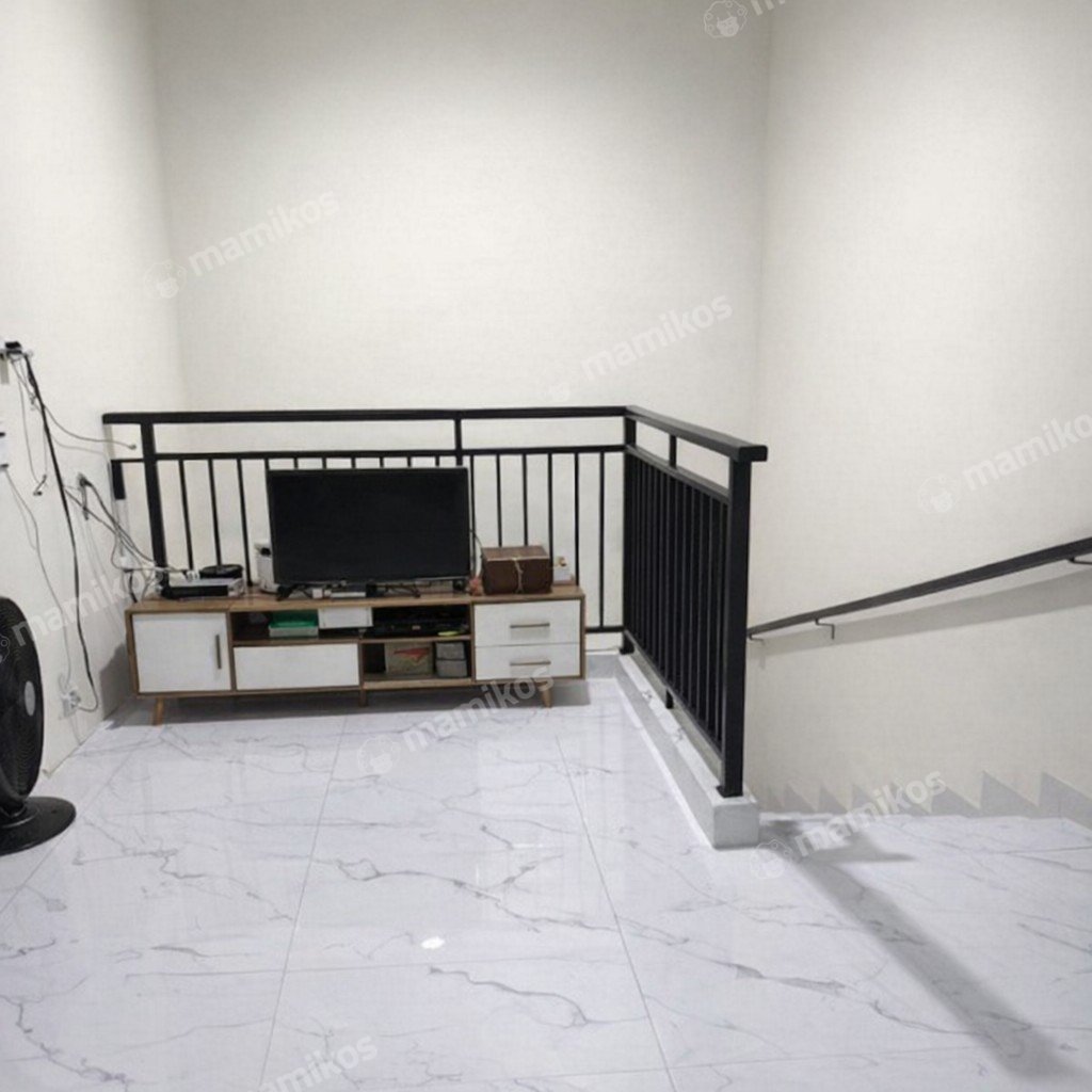 Rumah Sertifikat SHM 3 Kamar Tidur 2 Kamar Mandi Taman Surya Jakarta Barat - Photo 5