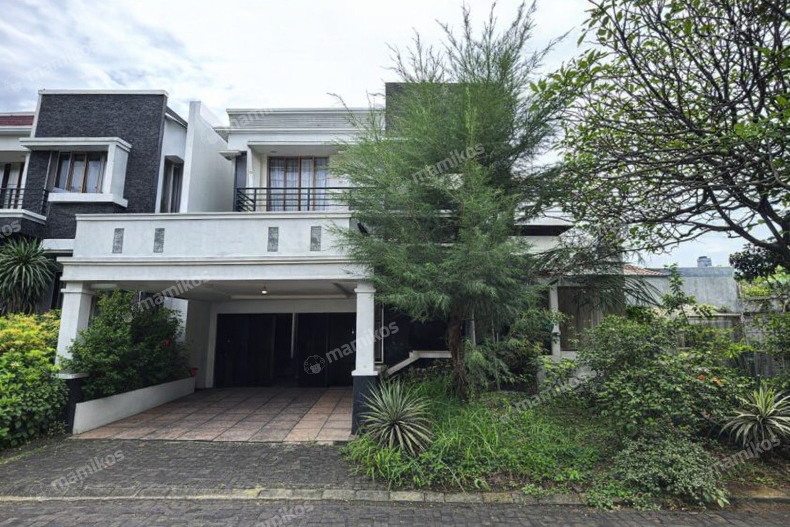 Rumah Sertifikat SHM 4 Kamar Tidur 4 Kamar Mandi Raffles Hills Jakarta Timur