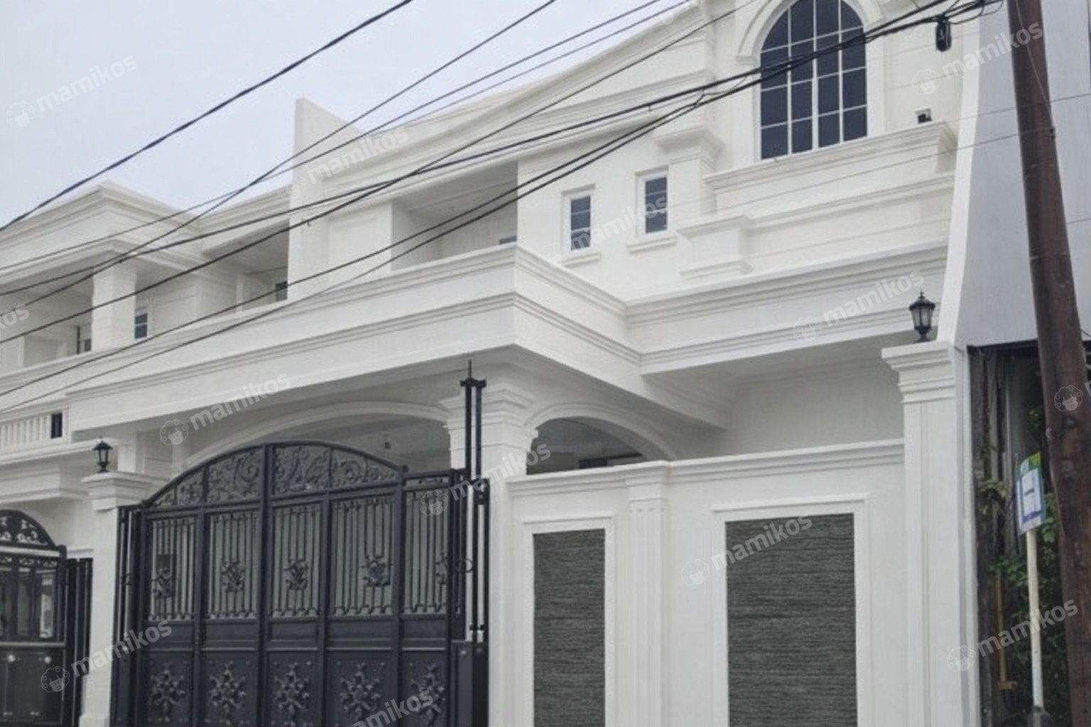 Rumah Sertifikat SHM 5 Kamar Tidur 5 Kamar Mandi Joglo Jakarta Barat