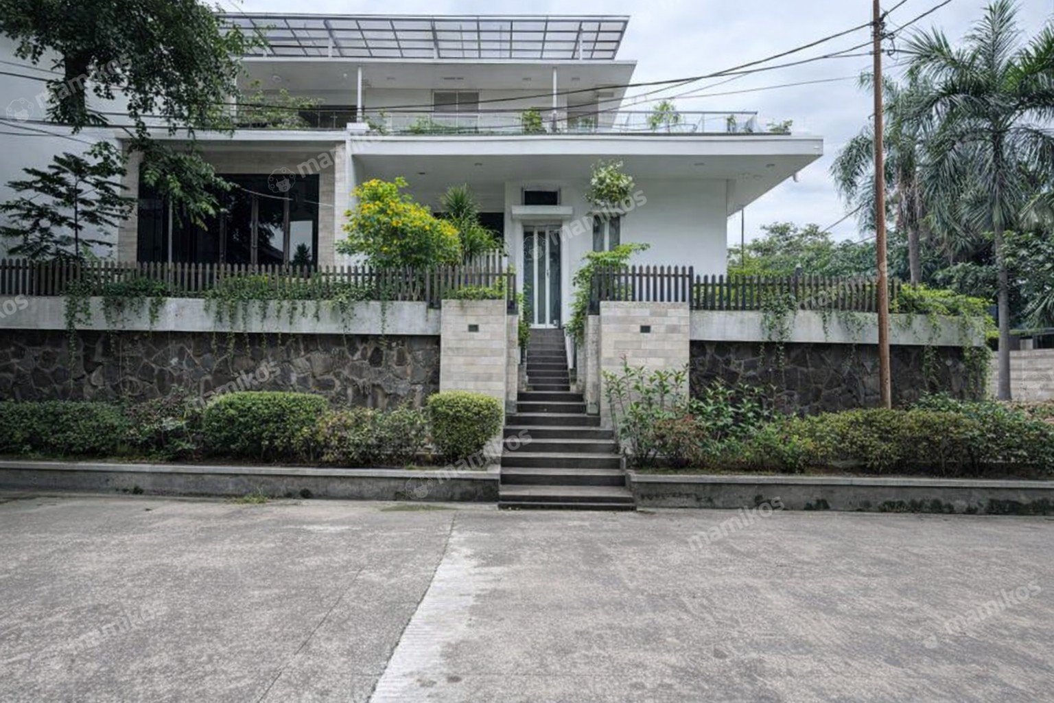 Rumah Sertifikat SHM 5 Kamar Tidur 3 Kamar Mandi Green Ville Jakarta Barat