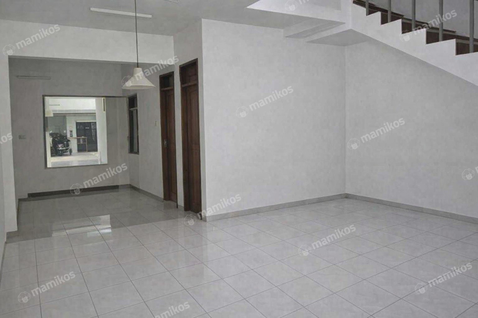 Rumah Sertifikat SHM 6 Kamar Tidur 5 Kamar Mandi Intercon Jakarta Barat - Photo 3