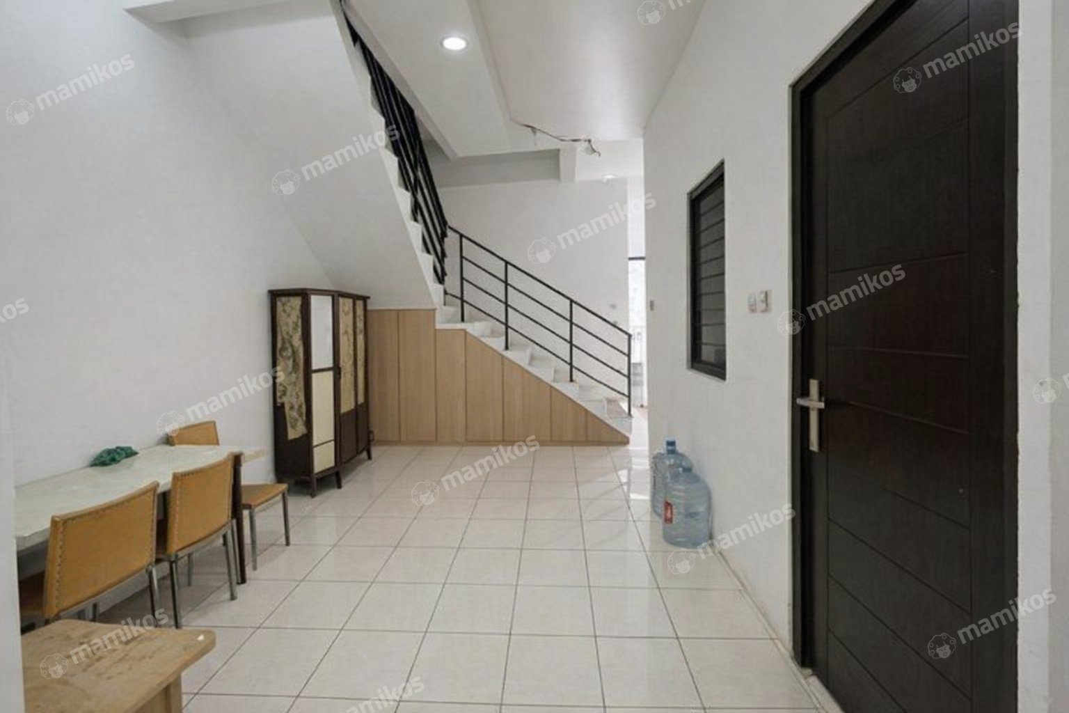 Rumah Sertifikat SHM 6 Kamar Tidur 4 Kamar Mandi Kebon Jeruk Jakarta Barat