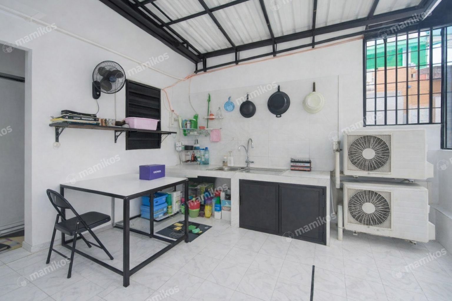 Rumah Sertifikat SHM 13 Kamar Tidur 13 Kamar Mandi Tanjung Duren Jakarta Barat - Photo 2