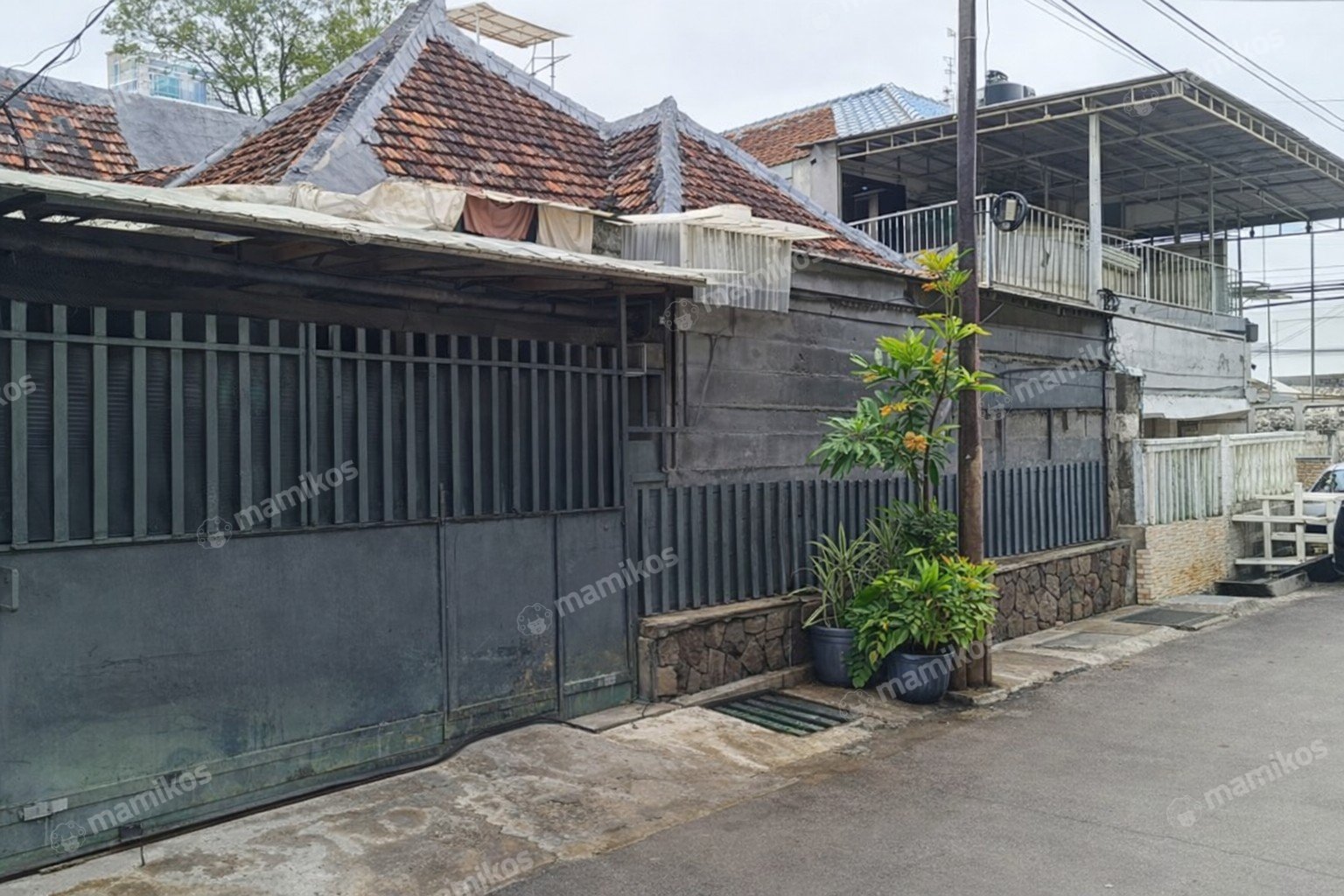 Rumah Sertifikat SHM 5 Kamar Tidur 2 Kamar Mandi Jembatan Lima Jakarta Barat