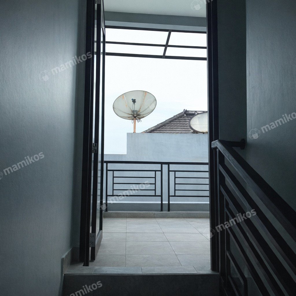 Rumah Sertifikat SHM 4 Kamar Tidur 3 Kamar Mandi Kota Wisata Jakarta Timur - Photo 5