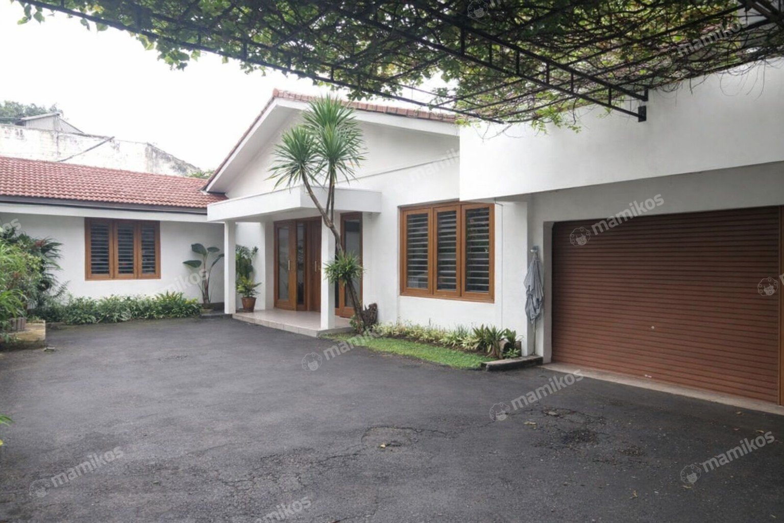 Rumah Sertifikat SHM 5 Kamar Tidur 4 Kamar Mandi Kemang Jakarta Selatan