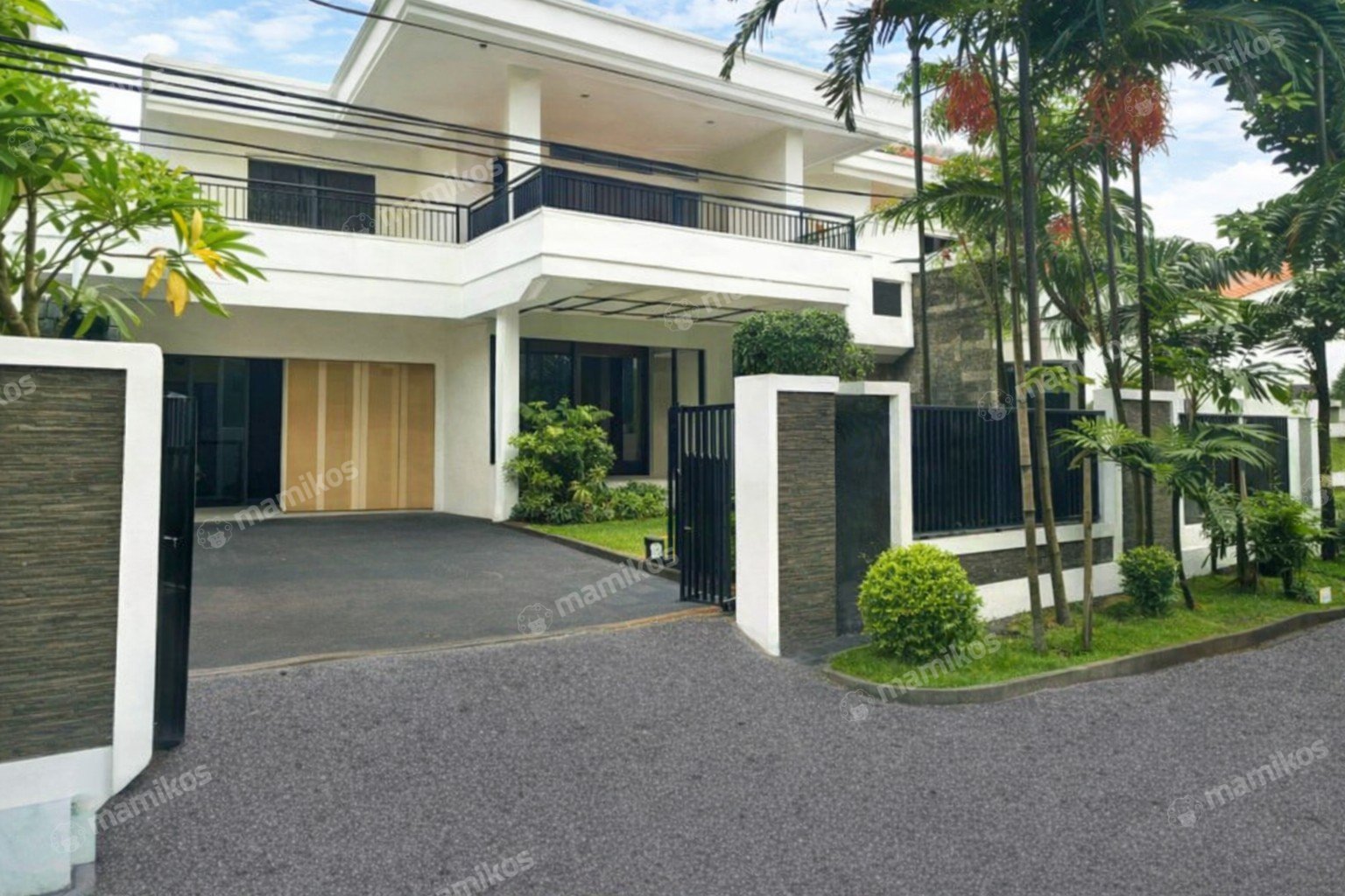 Rumah Sertifikat SHM 5 Kamar Tidur 4 Kamar Mandi Mega Kuningan Jakarta Selatan