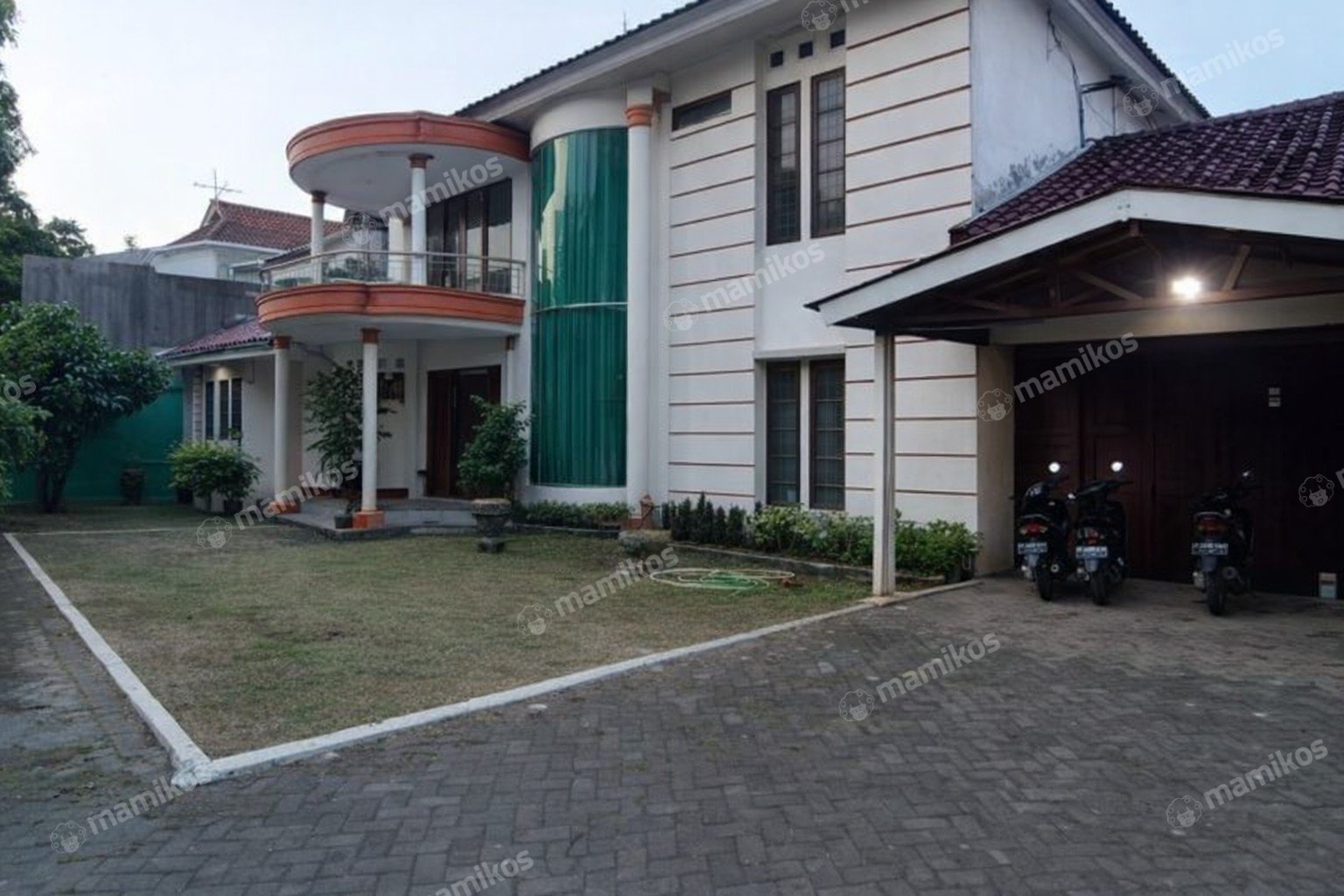 Rumah Sertifikat SHM 8 Kamar Tidur 6 Kamar Mandi Kebon Jeruk Jakarta Barat