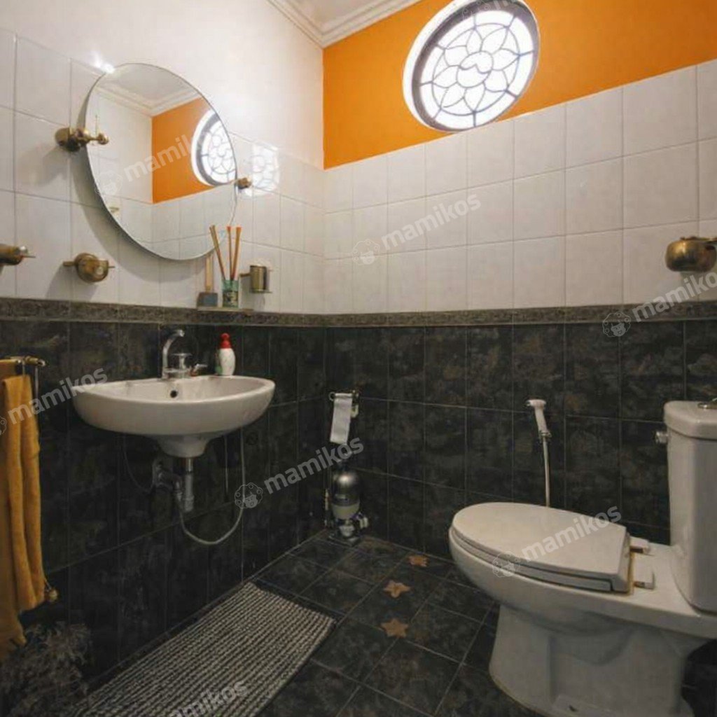 Rumah Sertifikat SHM 5 Kamar Tidur 4 Kamar Mandi Cilandak Jakarta Selatan - Photo 5