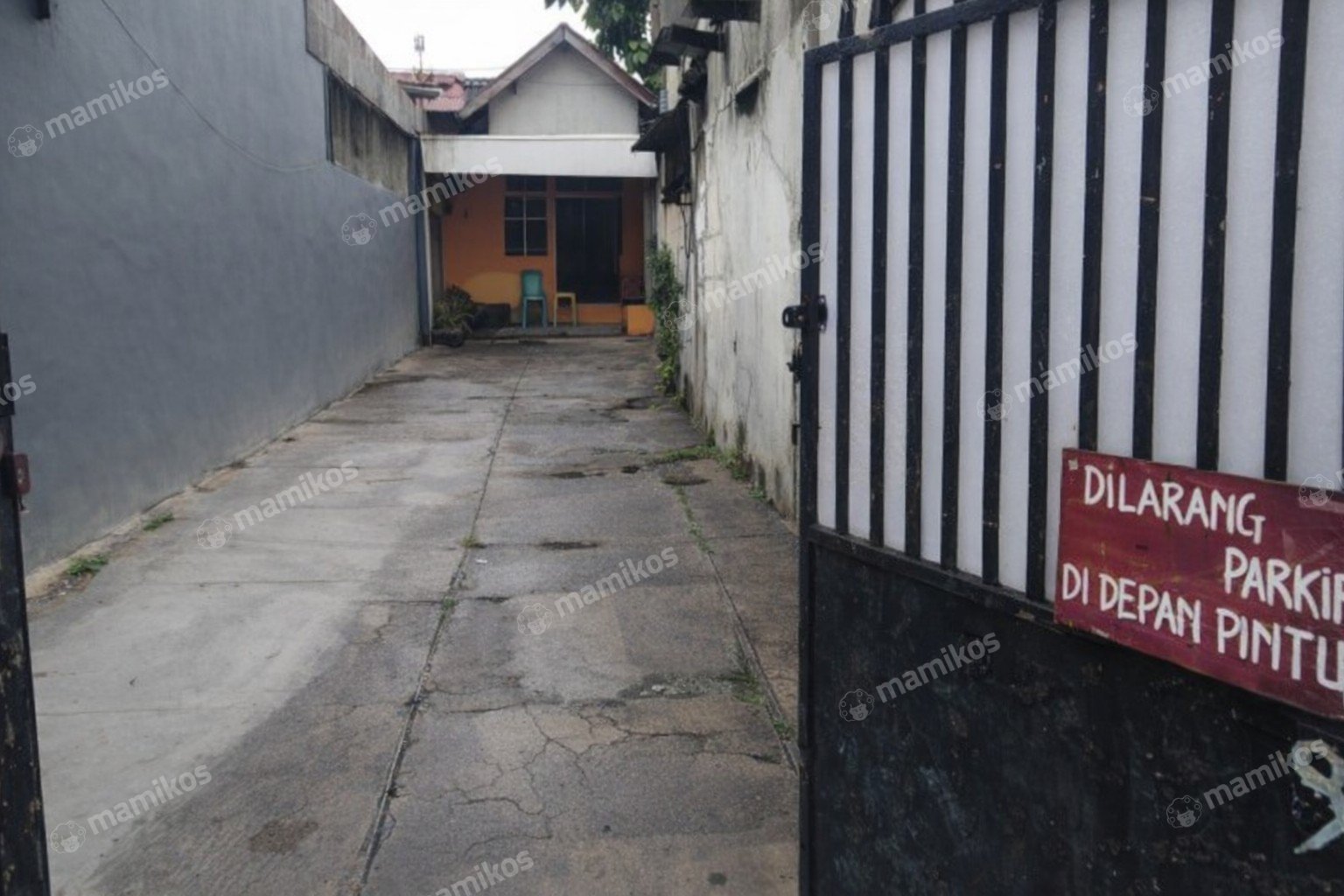 Rumah 7 Kamar Tidur 4 Kamar Mandi 1 Lantai Slipi Jakarta Barat