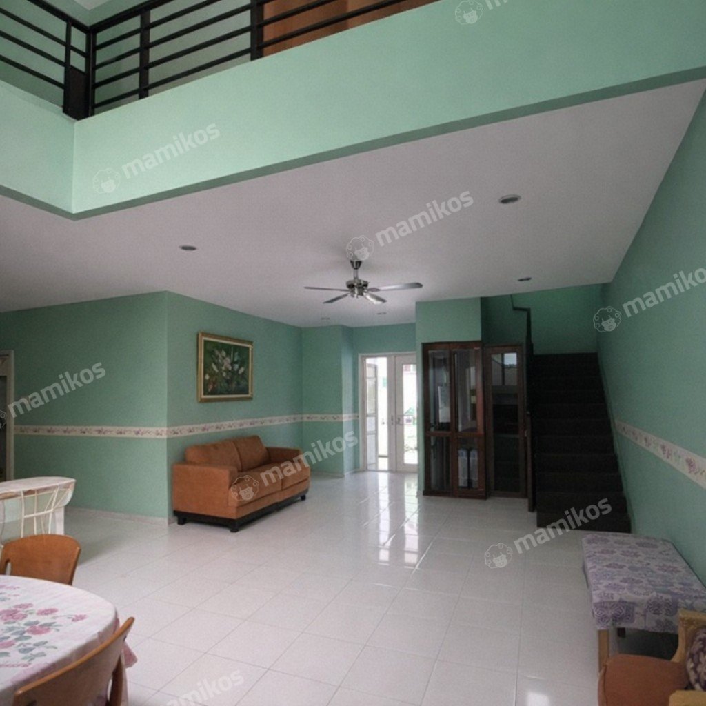 Rumah 3 Kamar Tidur 4 Kamar Mandi 2 Lantai Raffles Hills Jakarta Timur - Photo 2