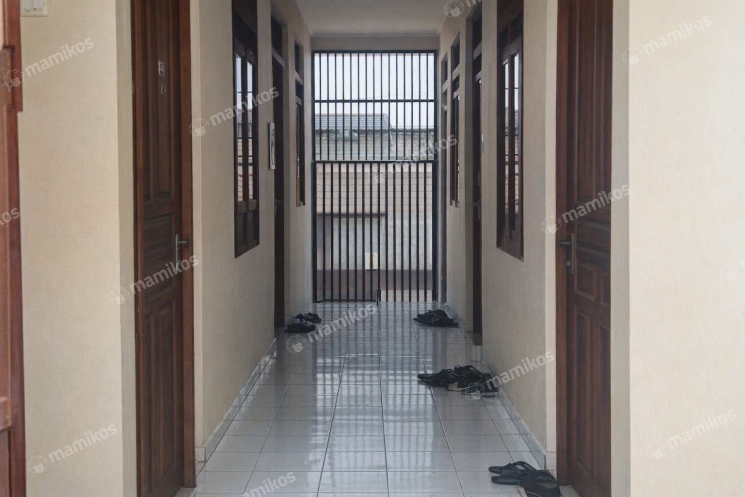 Rumah 10 Kamar Tidur 10 Kamar Mandi 2 Lantai Kebon Jeruk Jakarta Barat