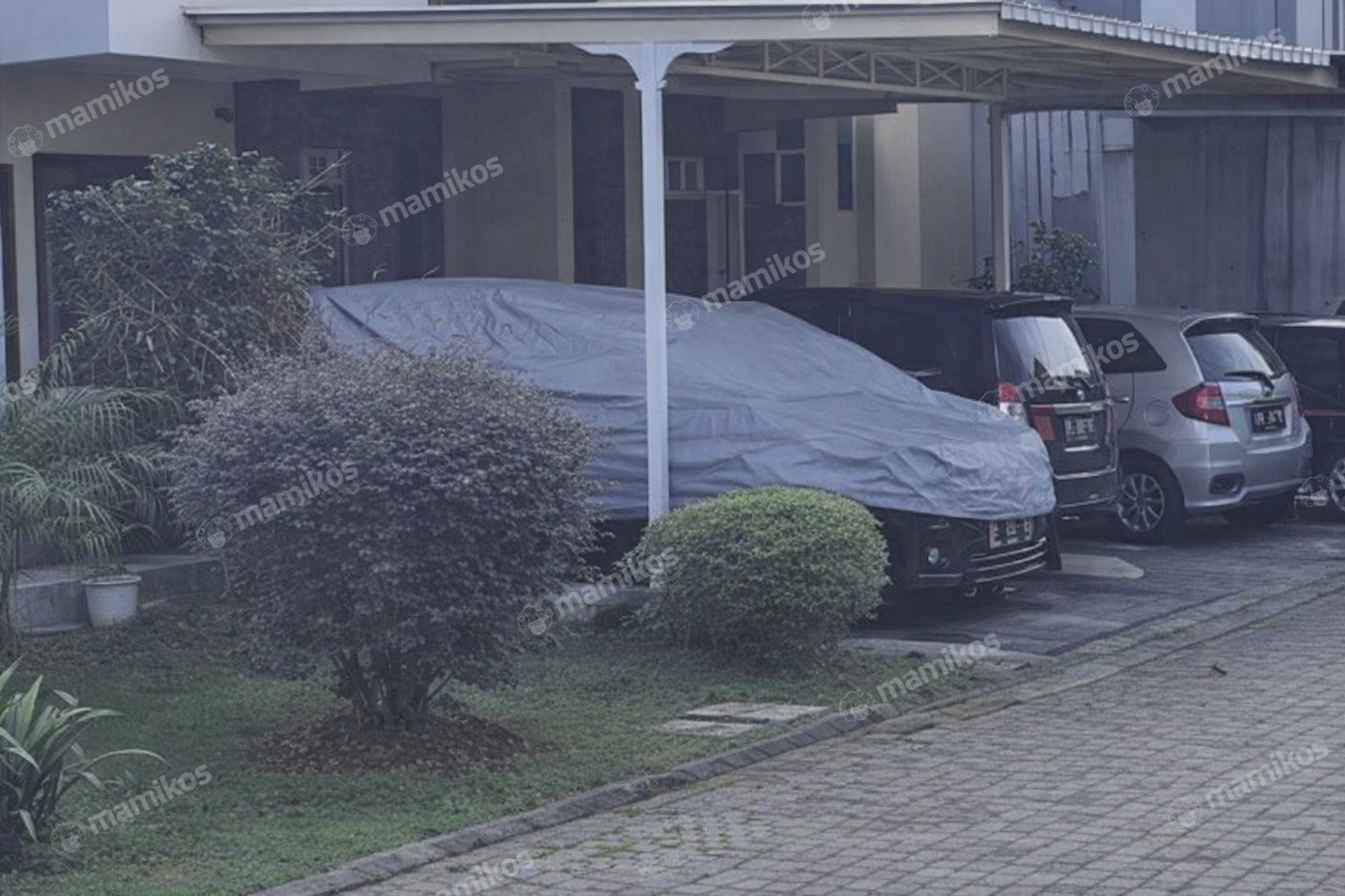 Rumah Sertifikat SHM 4 Kamar Tidur 4 Kamar Mandi Green Lake City Jakarta Barat
