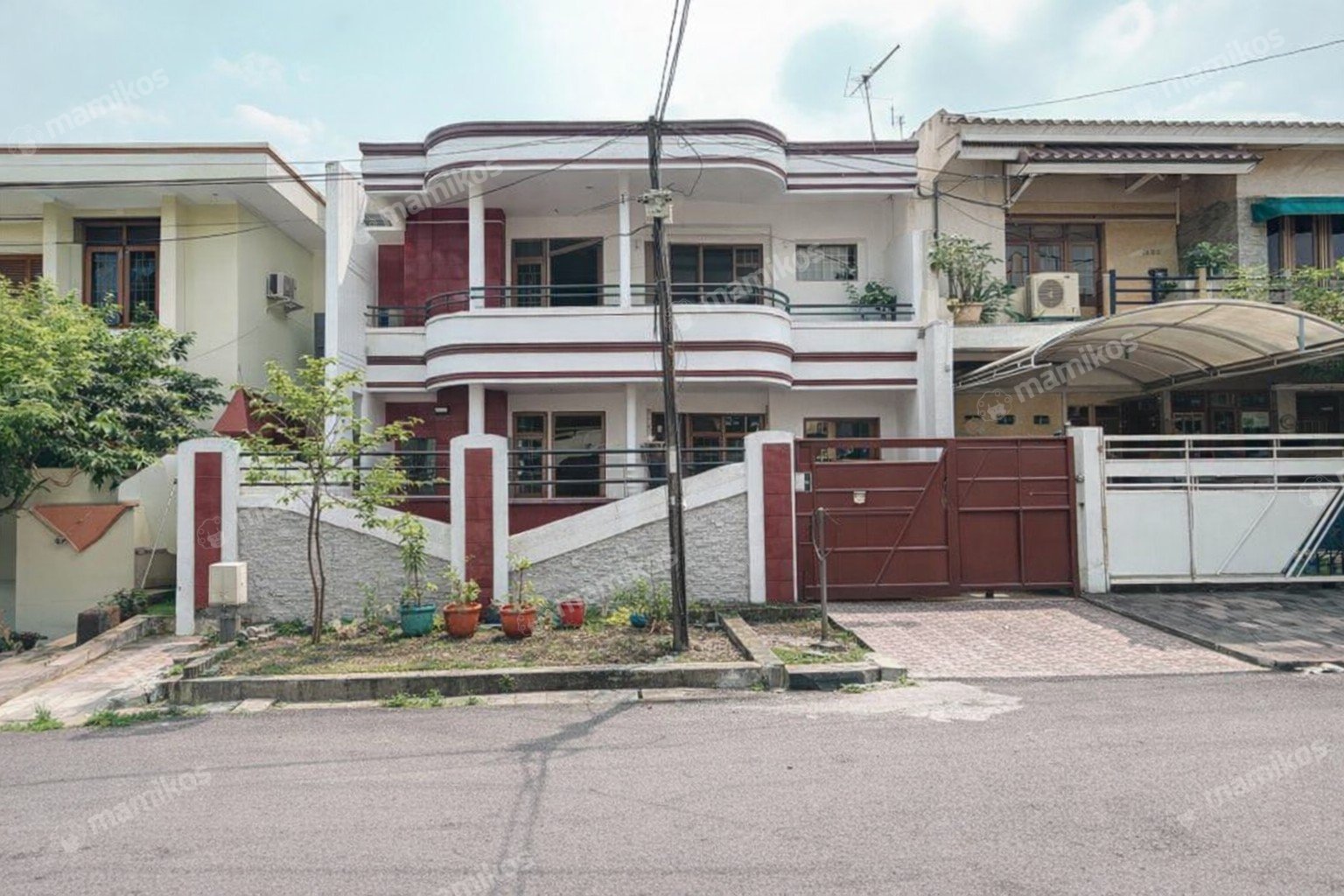 Rumah Sertifikat SHM 4 Kamar Tidur 3 Kamar Mandi Puri Indah Jakarta Barat