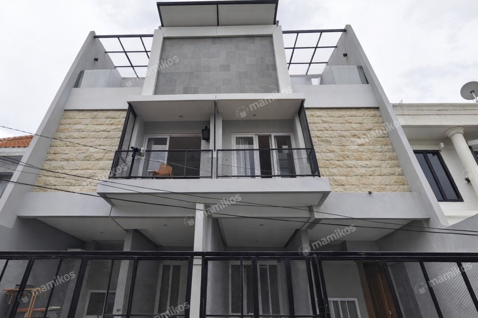 Rumah 6KT 4KM Kebon Jeruk Jakarta Barat