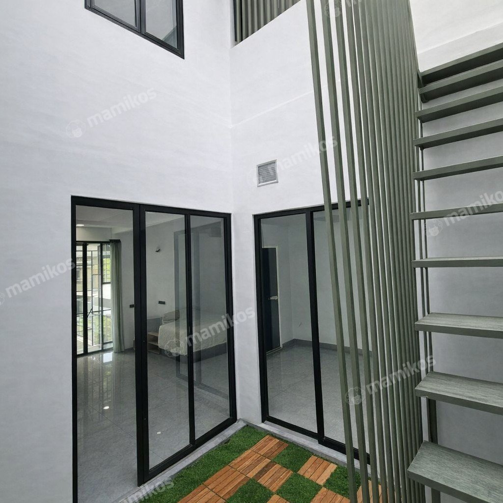 Rumah Sertifikat SHM 5 Kamar Tidur 4 Kamar Mandi Pondok Indah Jakarta Selatan - Photo 2