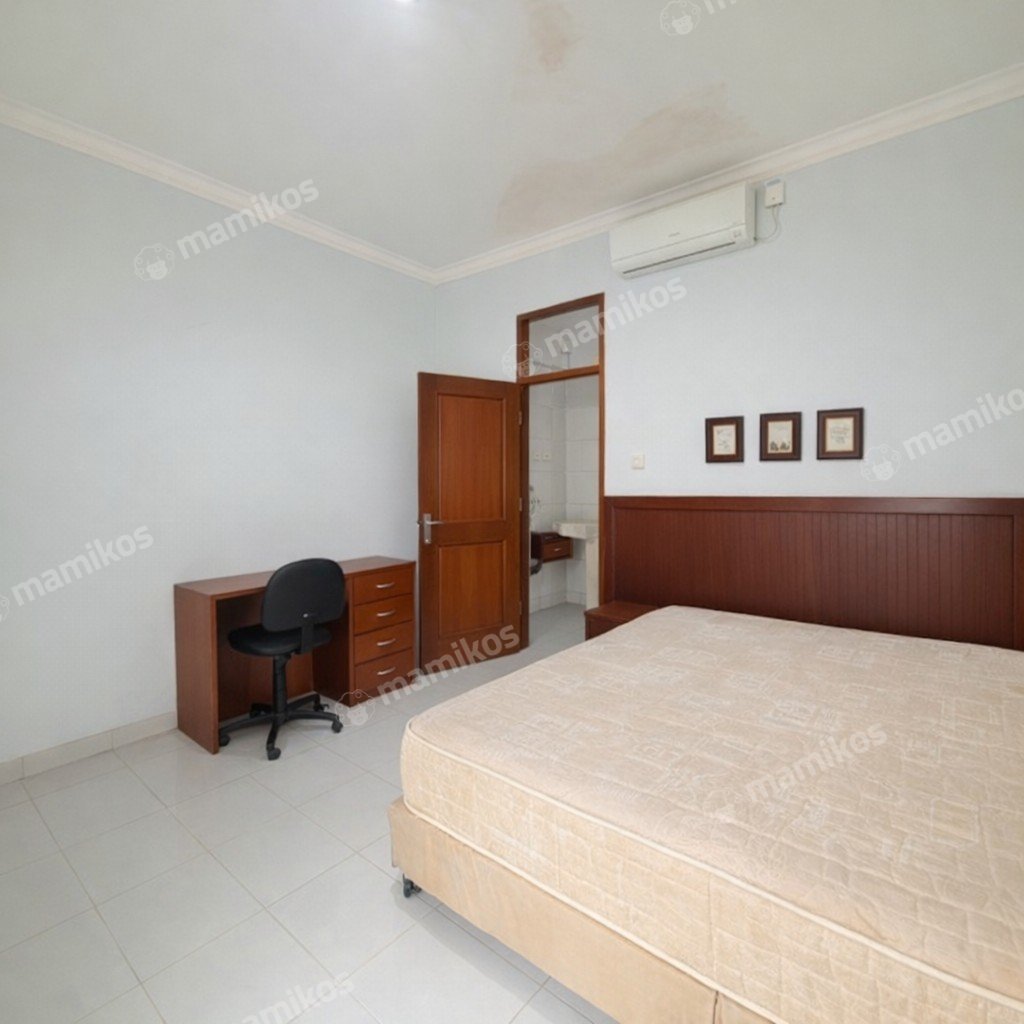 Rumah Sertifikat SHM 6 Kamar Tidur 6 Kamar Mandi Gandaria Jakarta Selatan - Photo 2