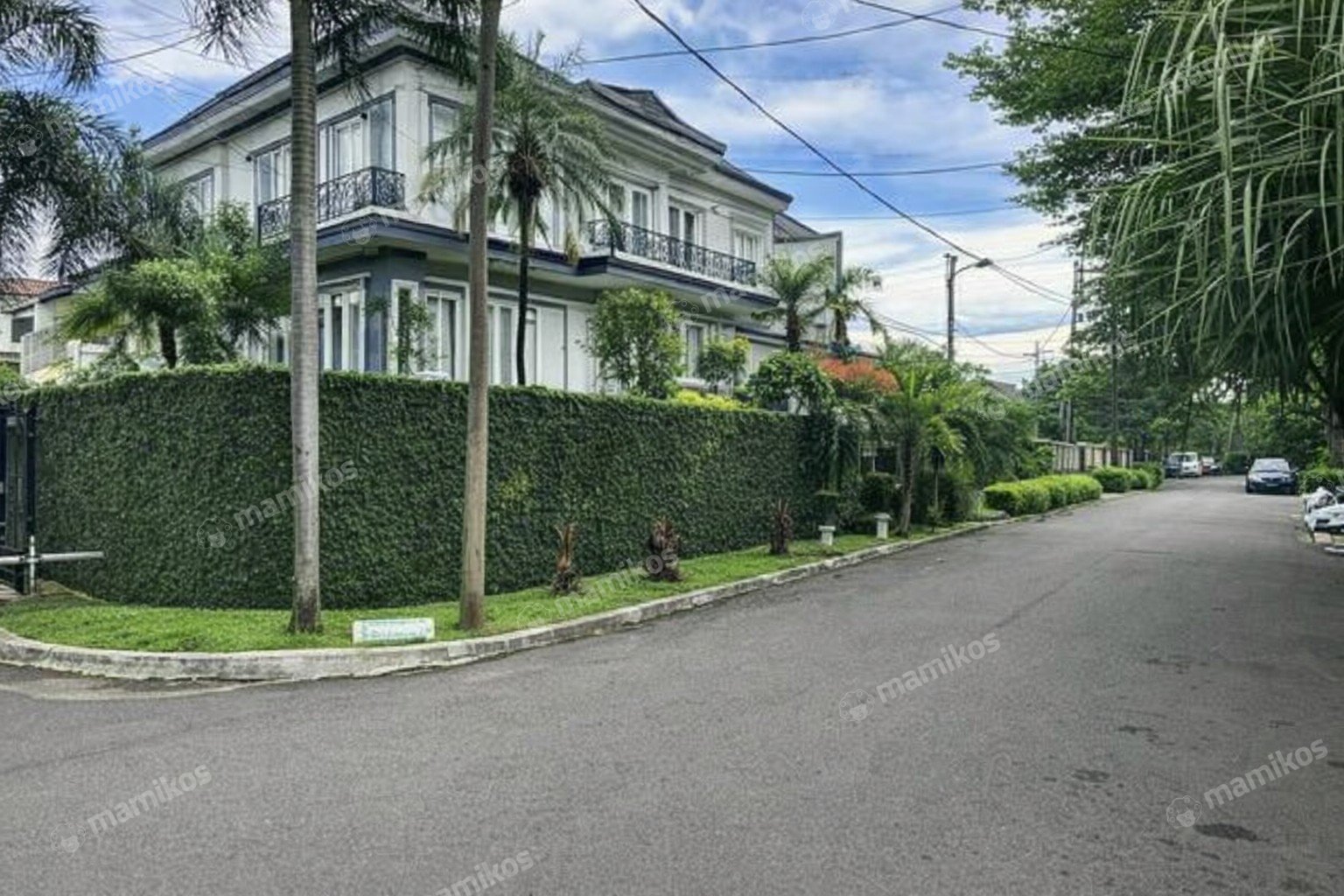 Rumah Sertifikat SHM 4 Kamar Tidur 4 Kamar Mandi Pondok Indah Jakarta Selatan