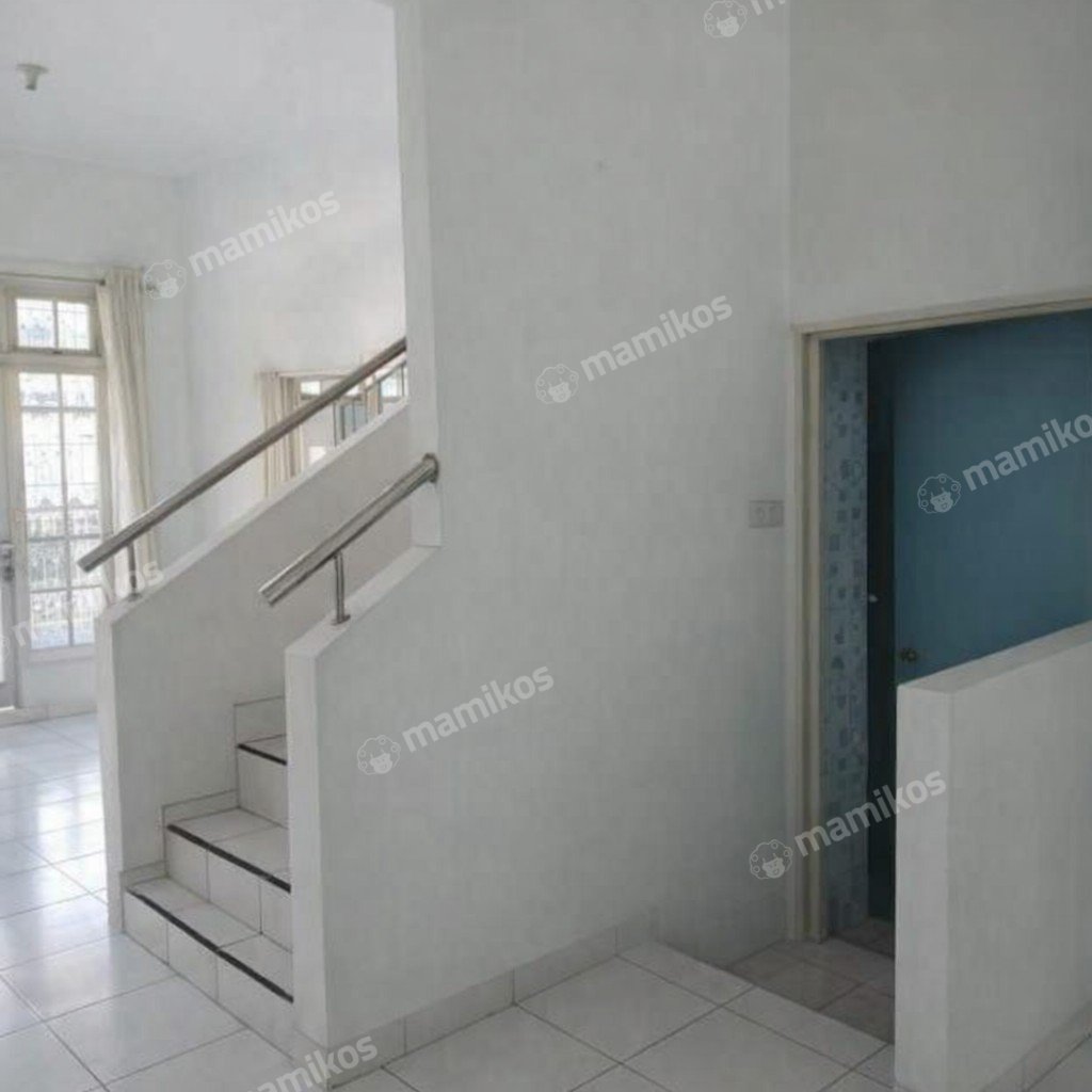 Rumah Sertifikat SHM 3 Kamar Tidur 2 Kamar Mandi Permata Buana Jakarta Barat - Photo 2