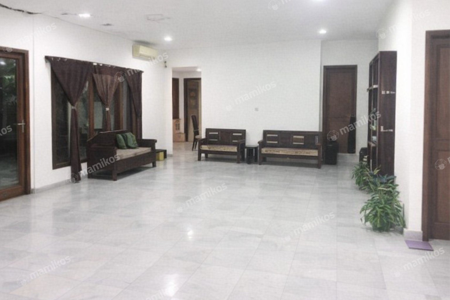 Rumah Sertifikat SHM 5 Kamar Tidur 3 Kamar Mandi Kemang Jakarta Selatan