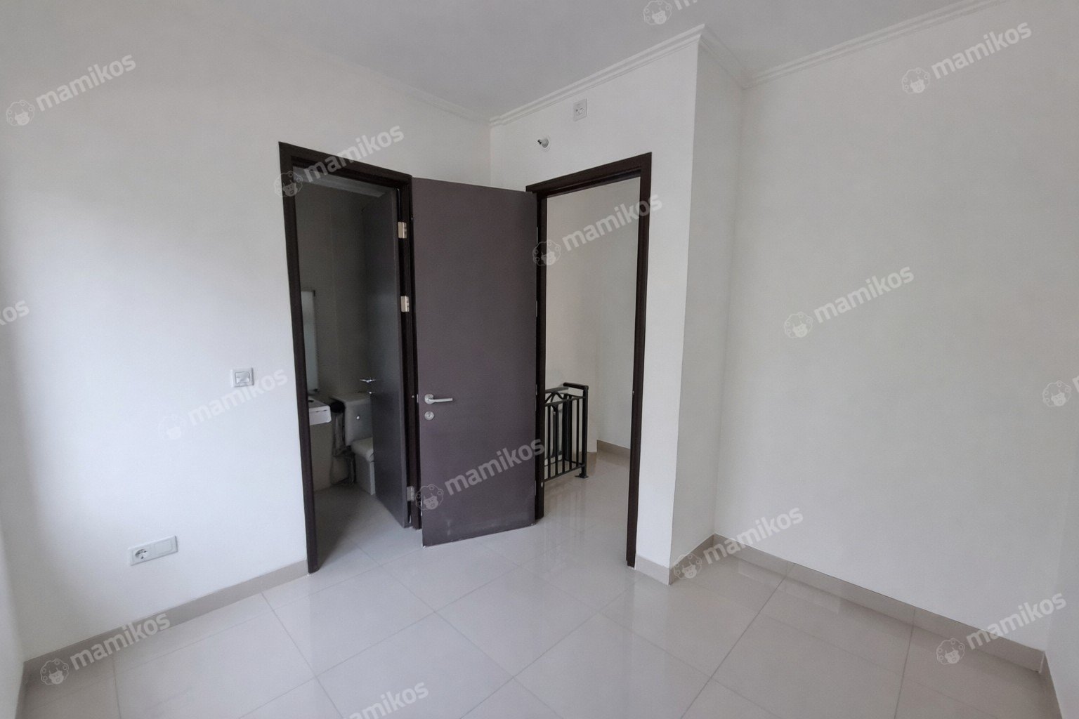 Rumah Sertifikat SHM 3 Kamar Tidur 3 Kamar Mandi Pantai Indah Kapuk 2 Jakarta Utara - Photo 5