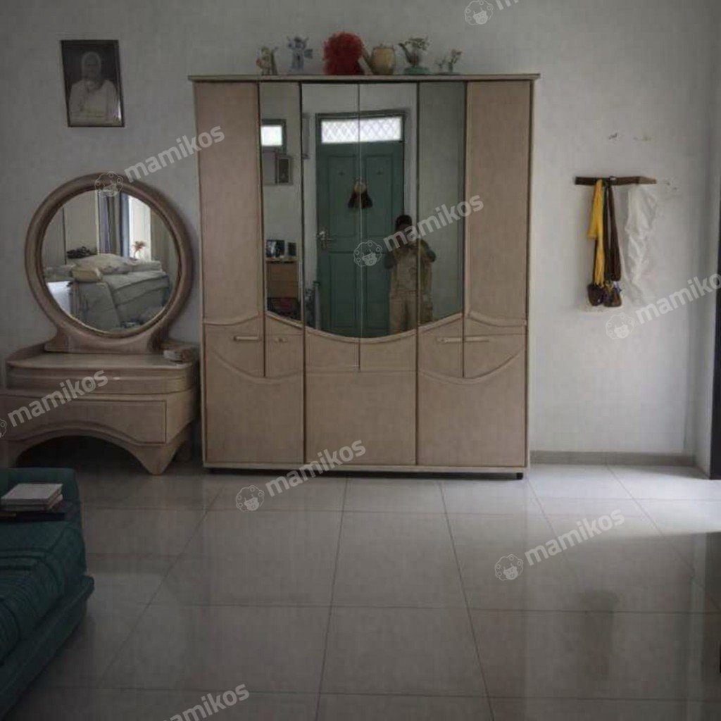 Rumah Sertifikat SHM 6 Kamar Tidur 5 Kamar Mandi Taman Ratu Jakarta Barat - Photo 3