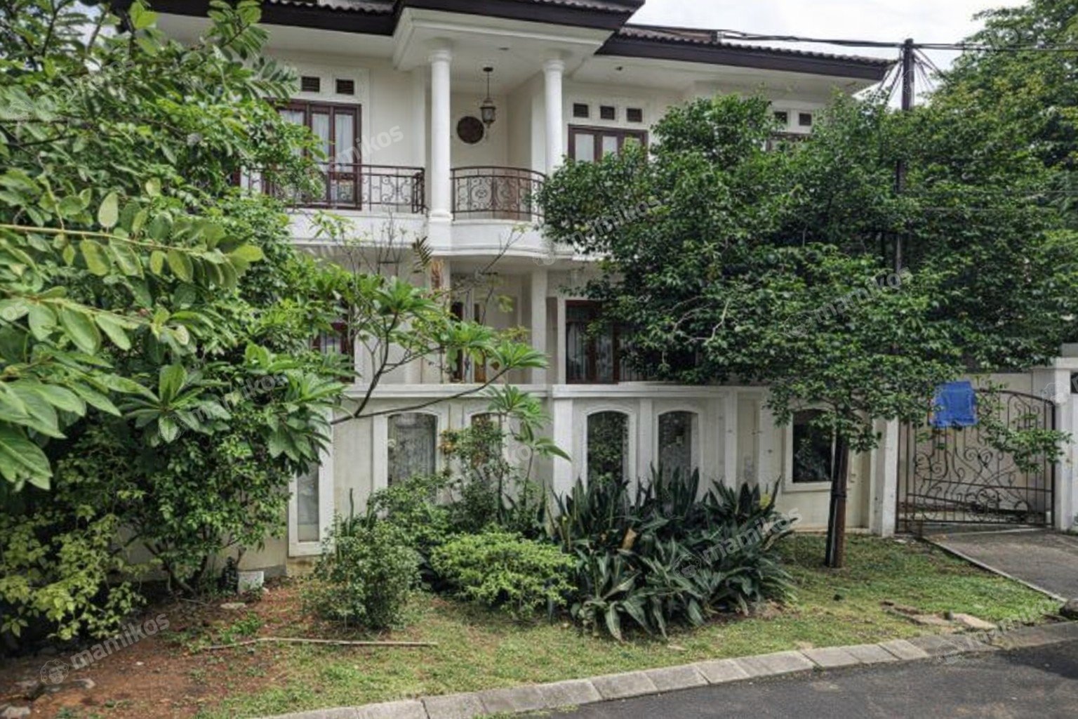 Rumah Sertifikat SHM 5 Kamar Tidur 4 Kamar Mandi Cibubur Jakarta Timur
