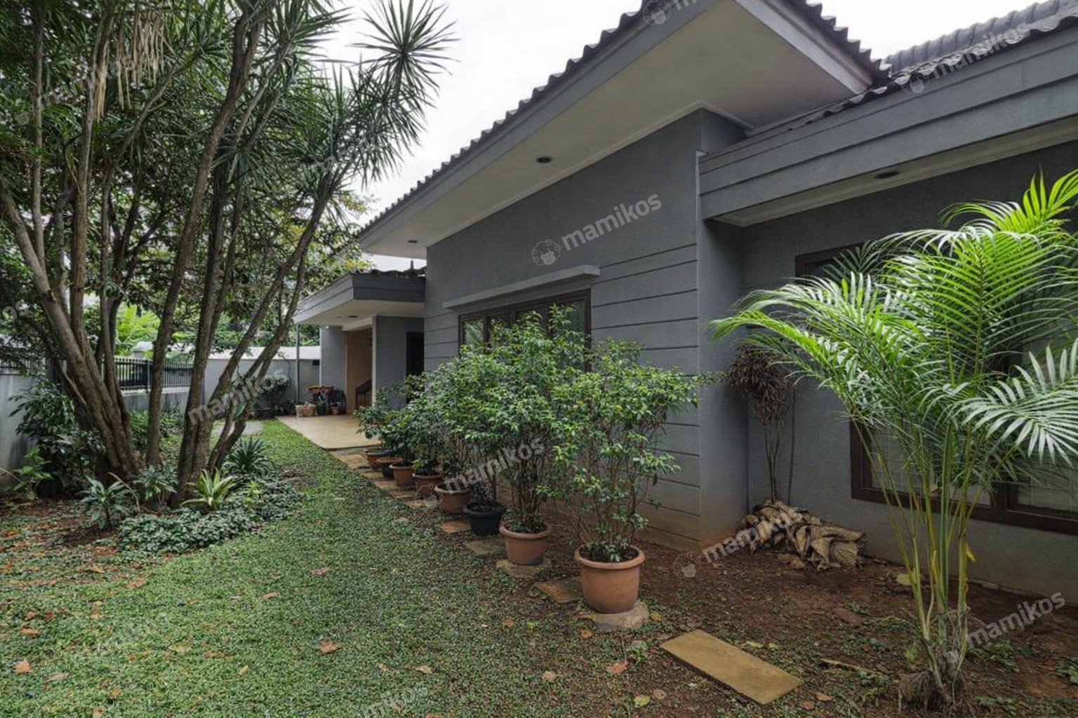 Rumah Sertifikat SHM 4 Kamar Tidur 2 Kamar Mandi Pondok Indah Jakarta Selatan