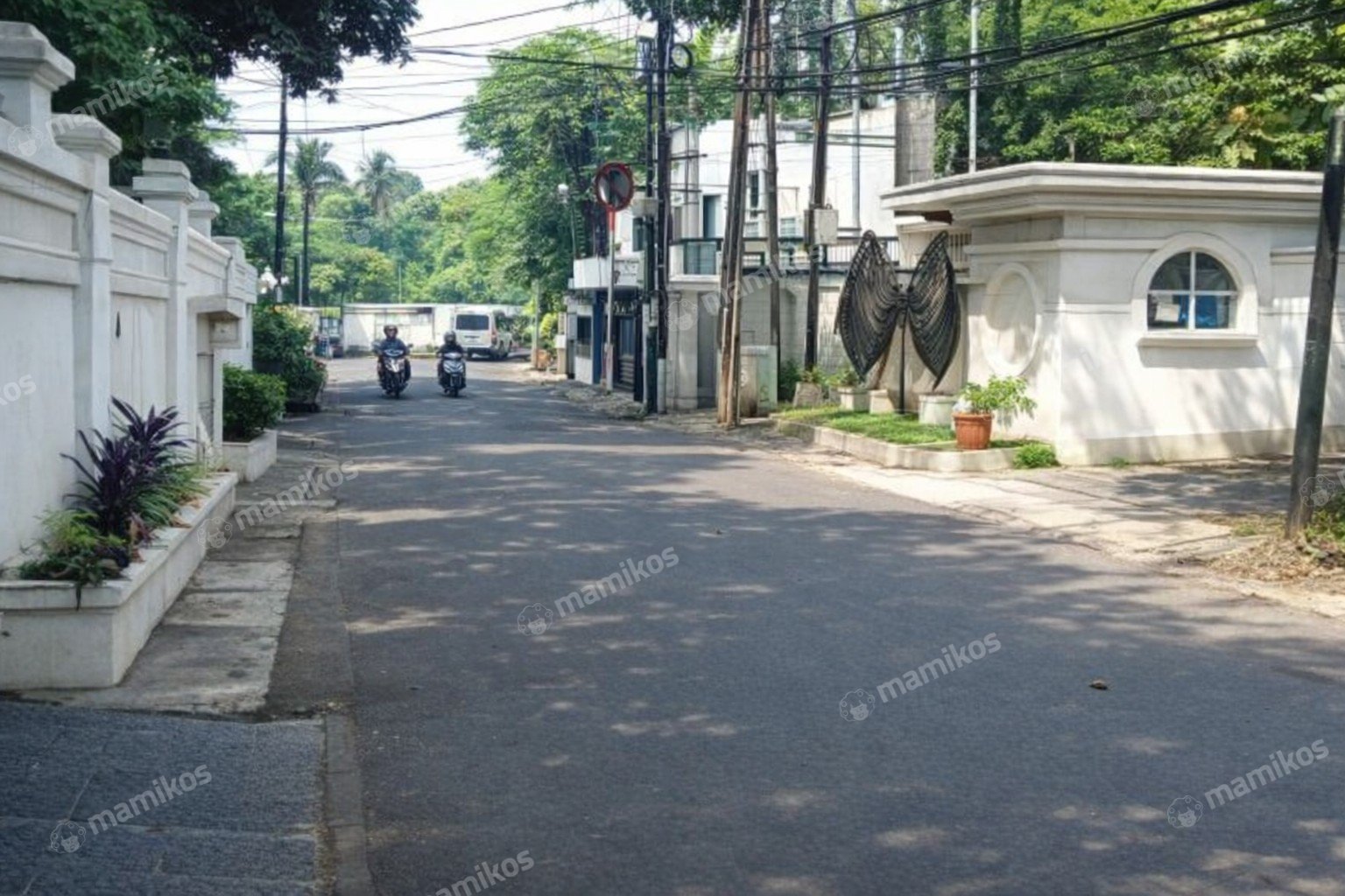 Rumah Sertifikat SHM 4 Kamar Tidur 3 Kamar Mandi Cilandak Jakarta Selatan - Photo 2