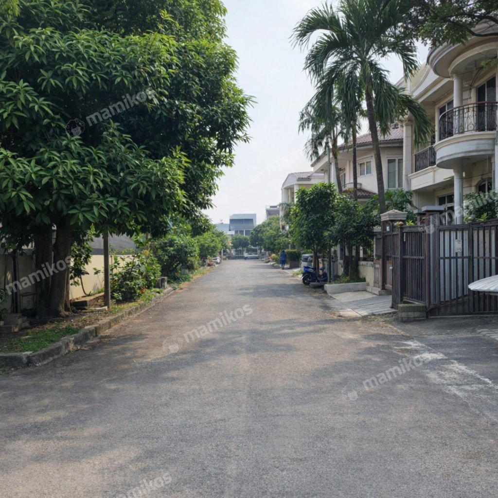 Rumah Sertifikat SHM 3 Kamar Tidur 1 Kamar Mandi Intercon Jakarta Barat - Photo 4