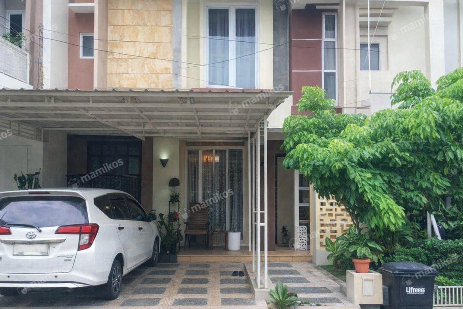 Rumah 4 Kamar Tidur 4 Kamar Mandi 2 Lantai Cibubur Jakarta Timur