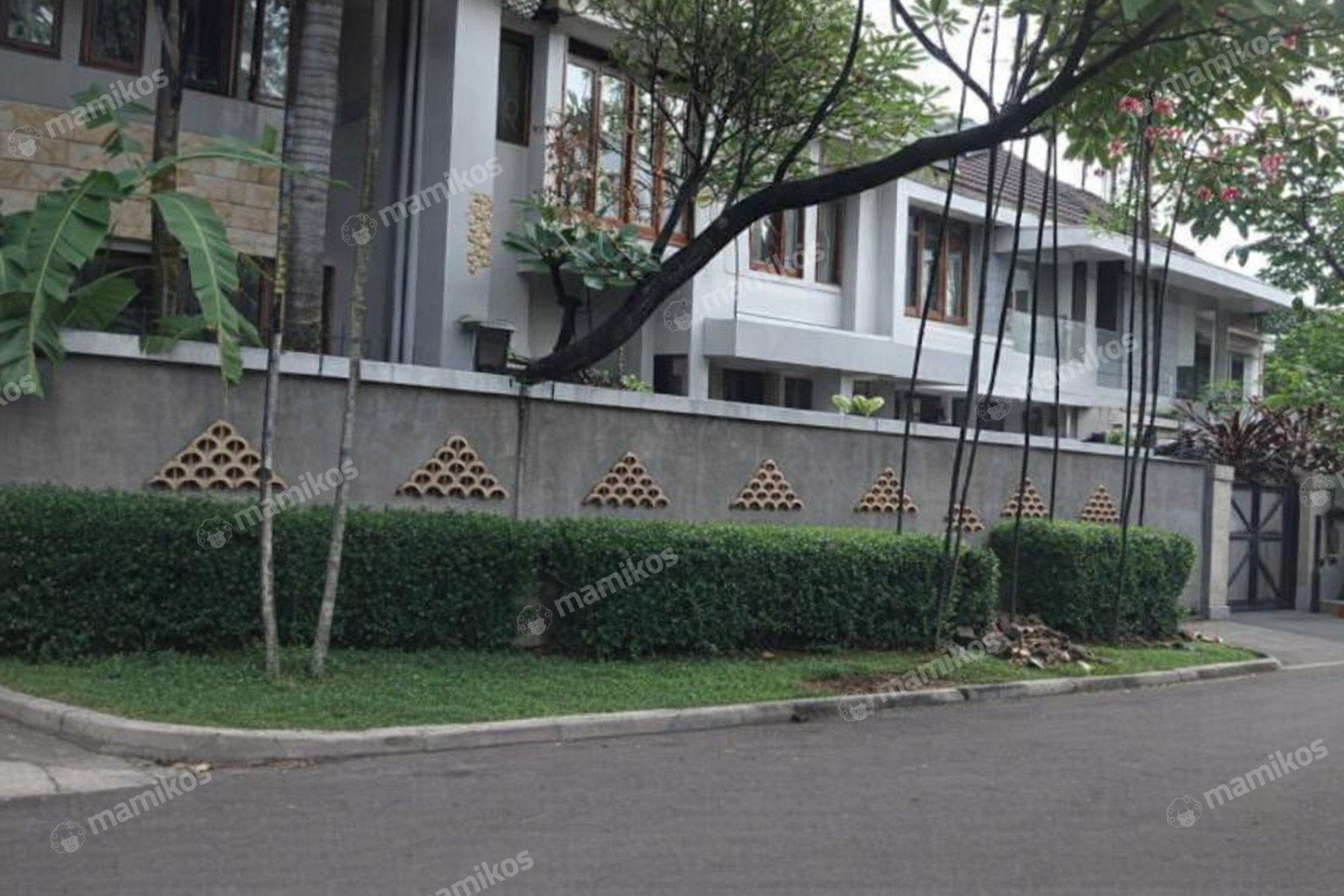 Rumah Sertifikat SHM 4 Kamar Tidur 4 Kamar Mandi Kuningan Jakarta Selatan