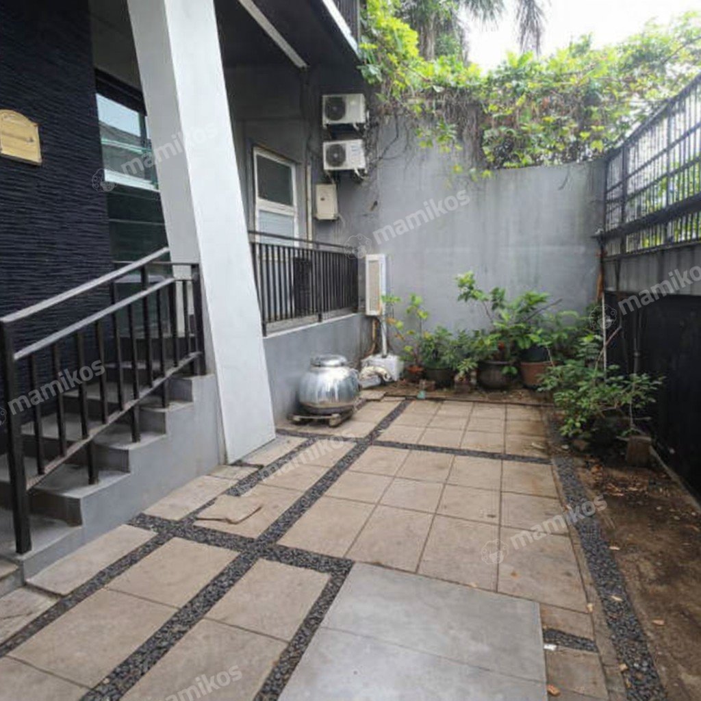 Rumah Sertifikat SHM 3 Kamar Tidur 3 Kamar Mandi Taman Ratu Jakarta Barat - Photo 2