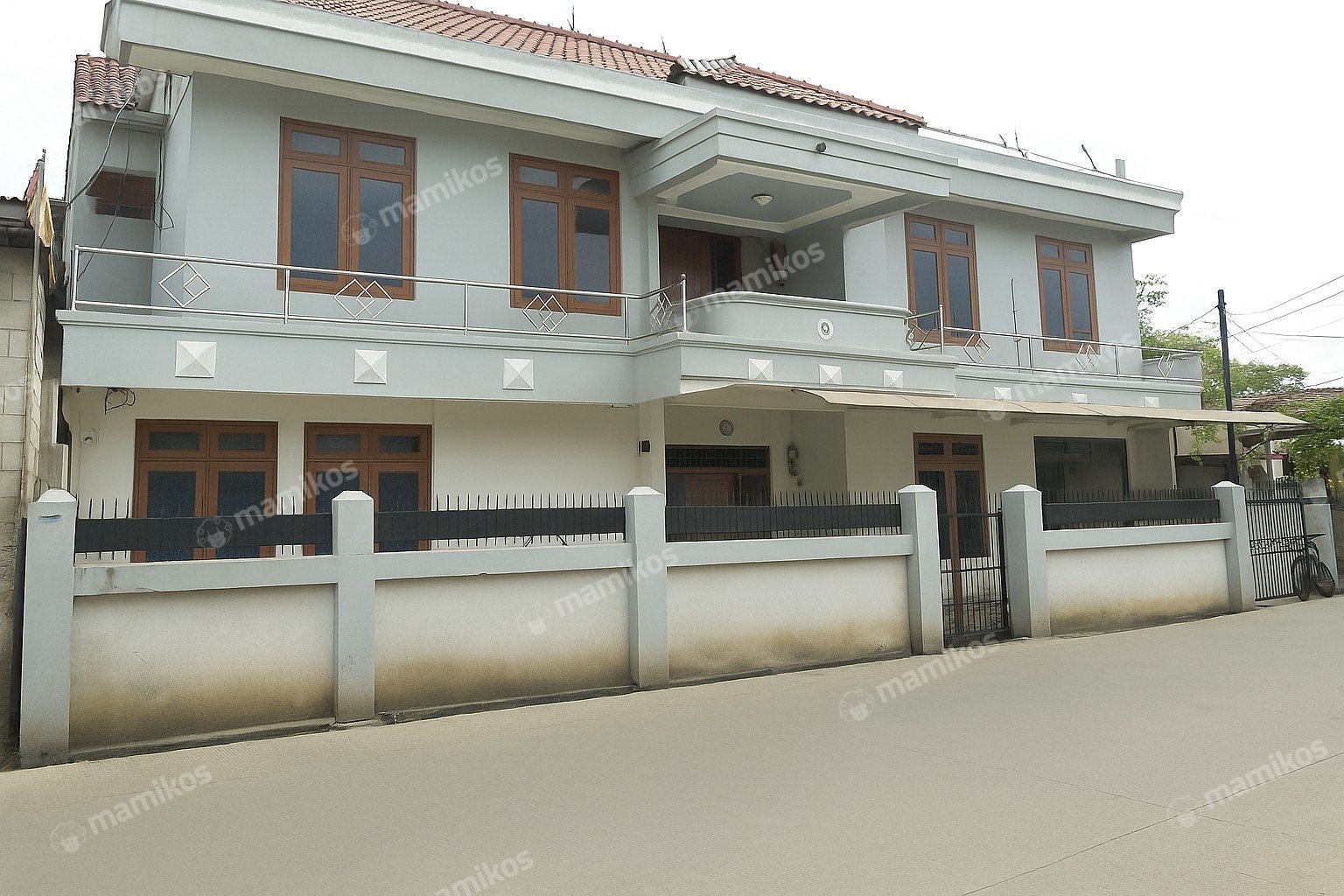 Rumah Sertifikat SHM 4 Kamar Tidur 3 Kamar Mandi Kapuk Kamal Jakarta Barat