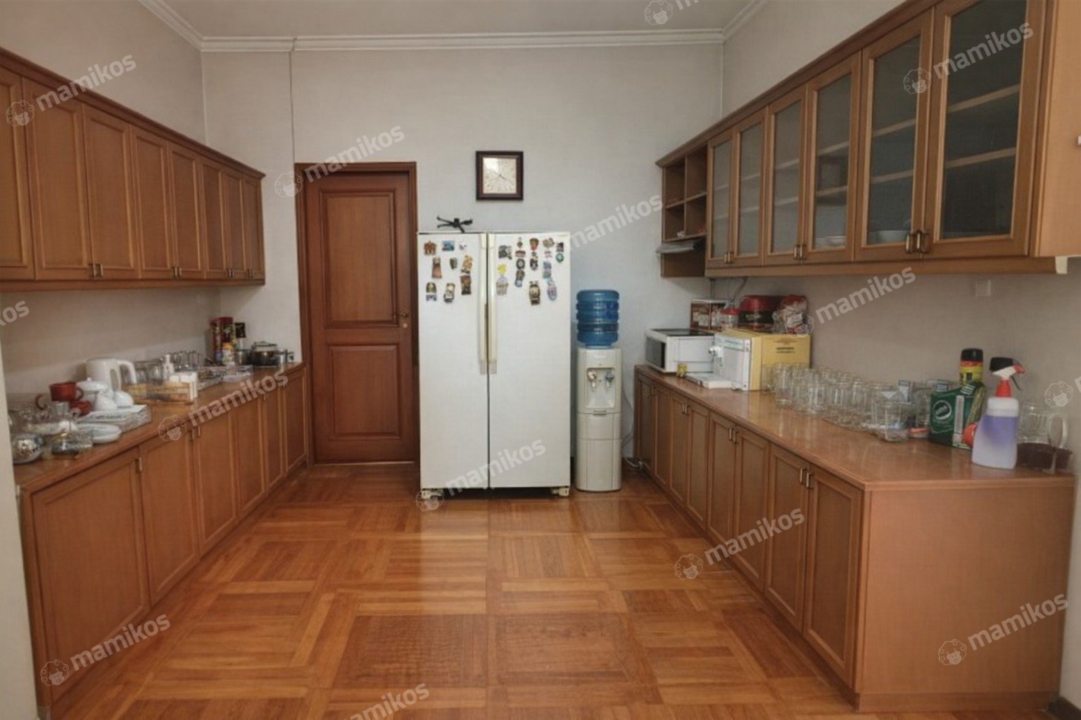 Rumah Sertifikat SHM 9 Kamar Tidur 6 Kamar Mandi Menteng Dalam Jakarta Selatan