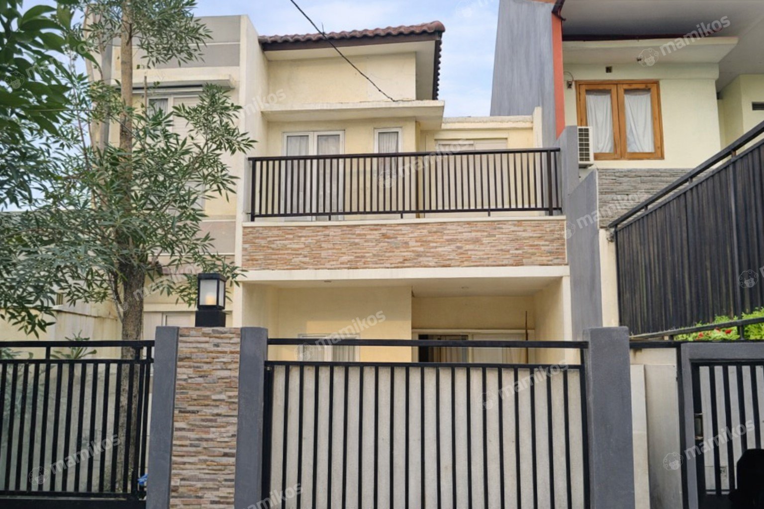 Rumah Sertifikat SHM 4 Kamar Tidur 4 Kamar Mandi Pondok Kelapa Jakarta Timur