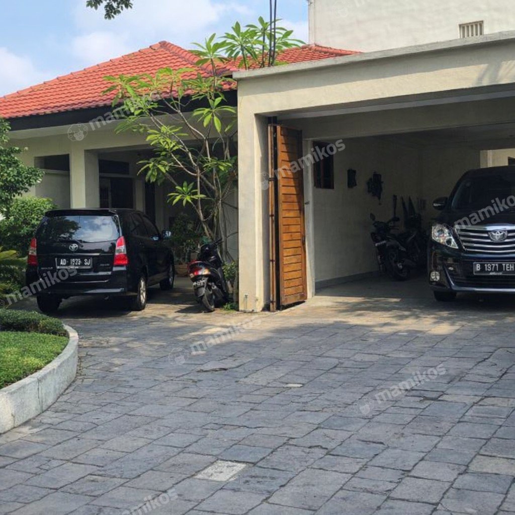 Rumah Sertifikat SHM 3 Kamar Tidur 3 Kamar Mandi Kemang Jakarta Selatan - Photo 2