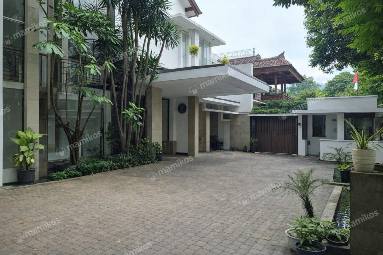 Rumah Sertifikat SHM 6 Kamar Tidur 6 Kamar Mandi Kebayoran Baru Jakarta Selatan