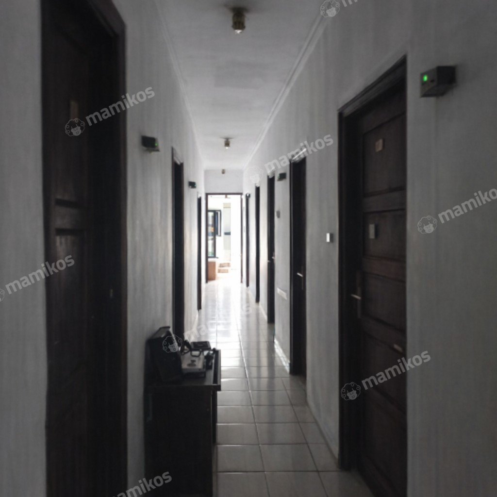 Rumah Sertifikat SHM 45 Kamar Tidur 9 Kamar Mandi Tanjung Duren Jakarta Barat - Photo 4